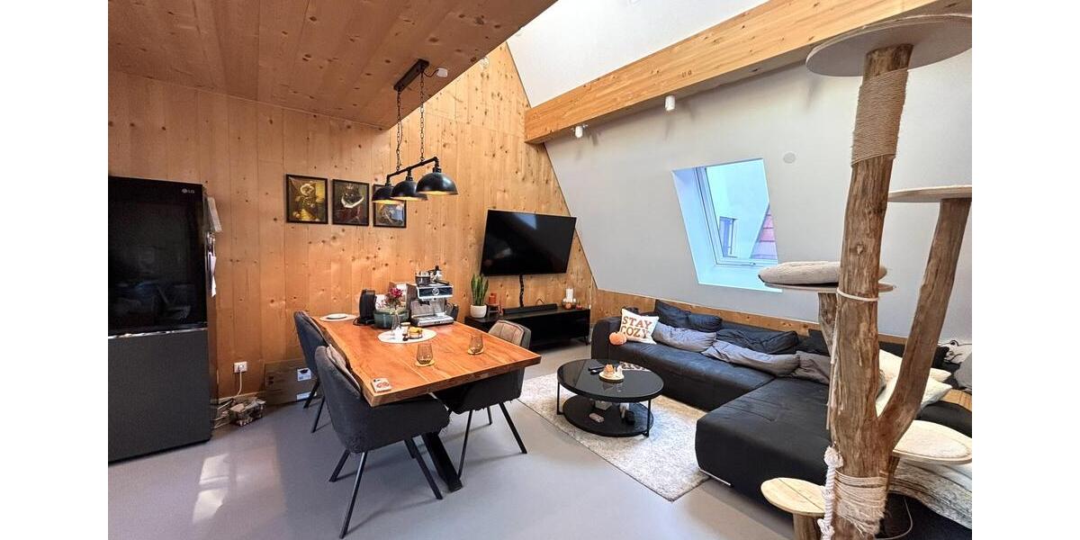 Stilvoll wohnen: Moderne 3,5-Zimmer-Maisonette mit Balkon und Stellplatz 3 zimmer