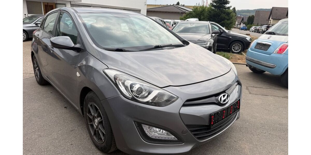 Hyundai i30 180.000 km 2.699 &euro; Gundelsheim 74831