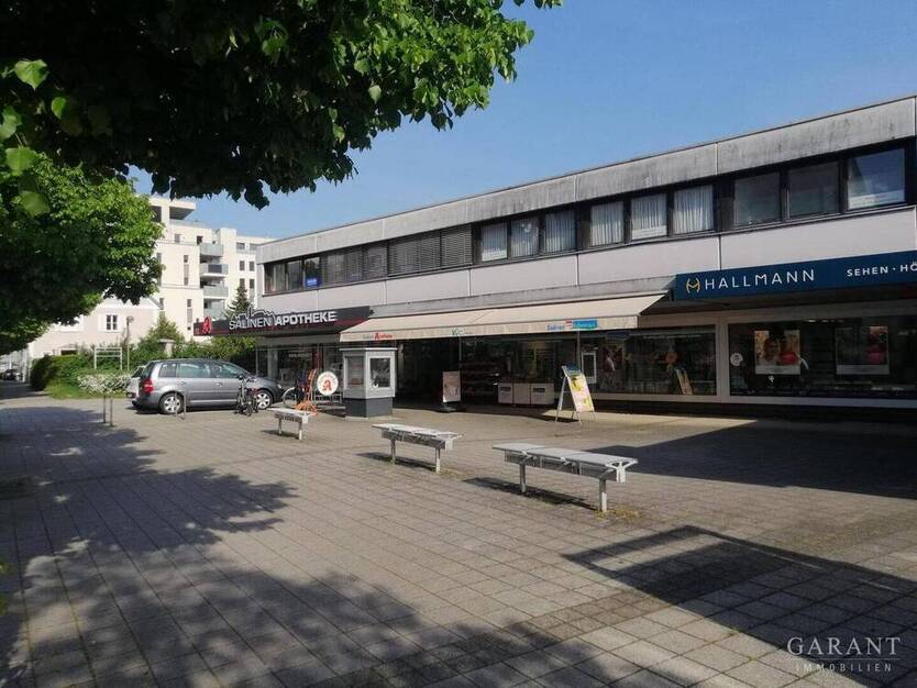 BüroPraxisfläche mit 3 möglichen Stellplätzen in zentraler Lage
