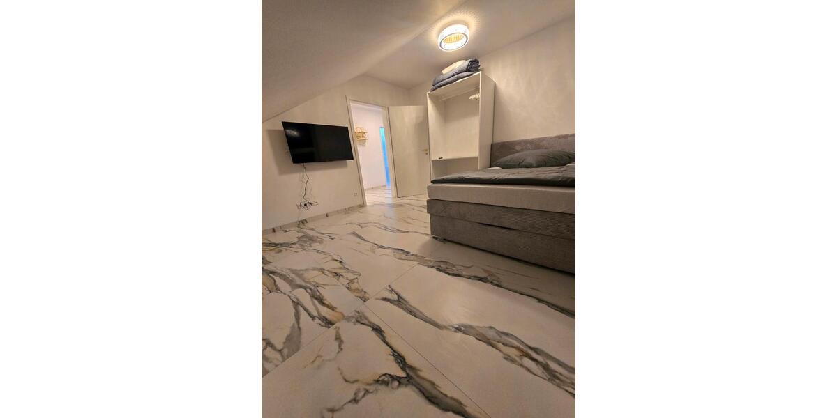 wg wohnung mit separatem Eingang und eigenem Bad und Küche 23m² 1 zimmer