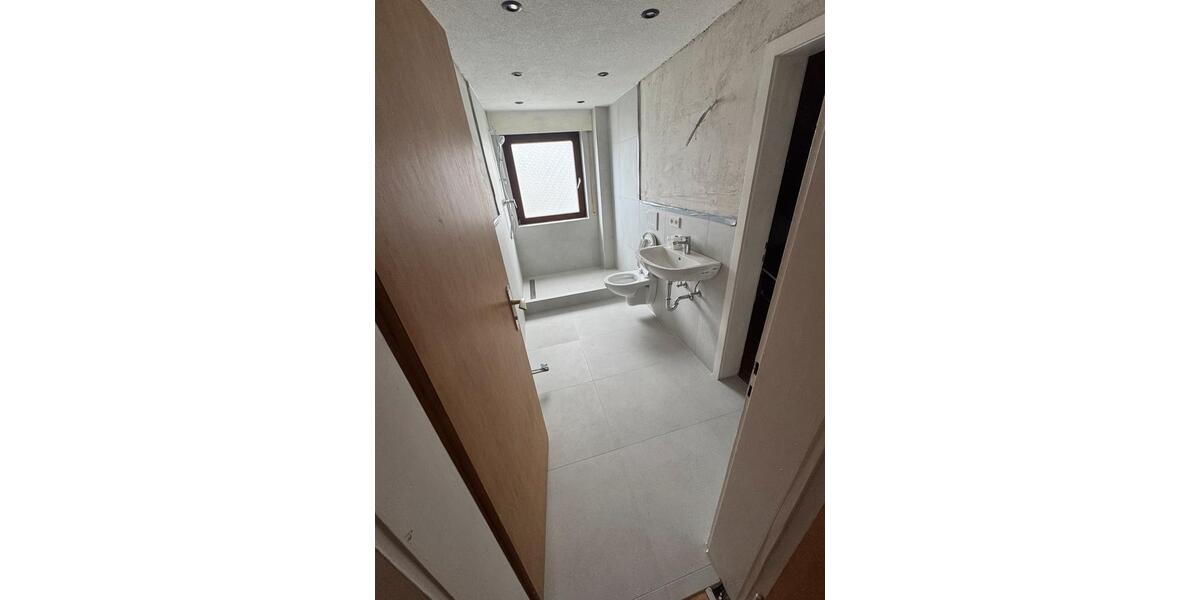 Dachgeschoßwohnung Walheim - 3 Zimmer, 75 m&sup2;, 900&euro; | Angebot:26589610