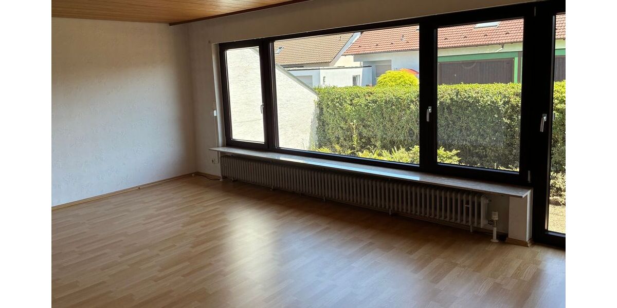 Gepflegte Doppelhaushälfte mit großem Garten in Top-Wohnlage - Einfamilienhaus Cleebronn | Angebot:27294861