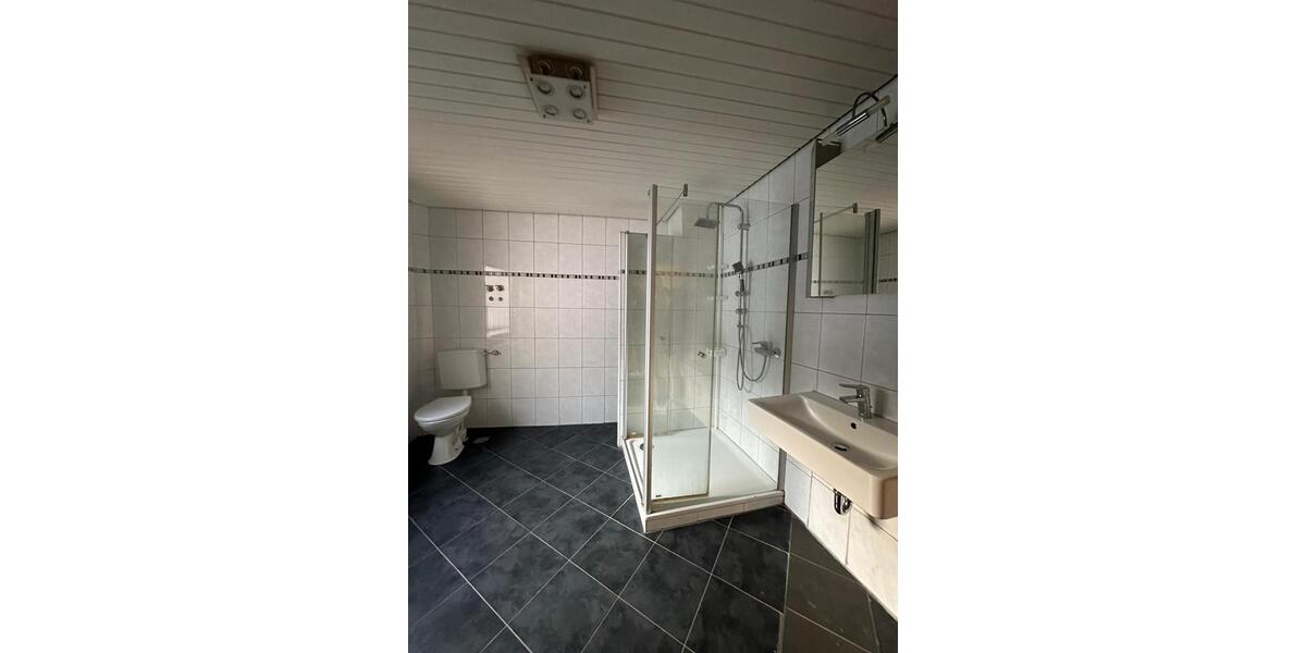 Etagenwohnung Oedheim - 5 Zimmer, 140 m&sup2;, 1.460&euro; | Angebot:27557894