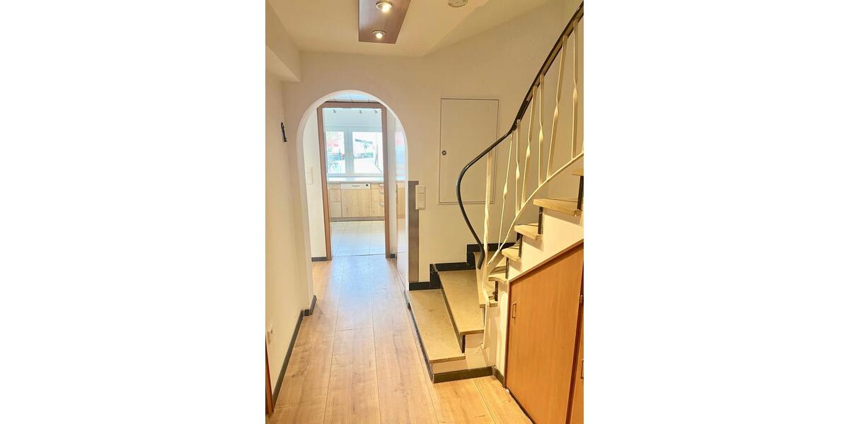 Einfamilienhaus Sinsheim - 6 Zimmer, 162 m&sup2;, 400&euro; | Angebot:25054639