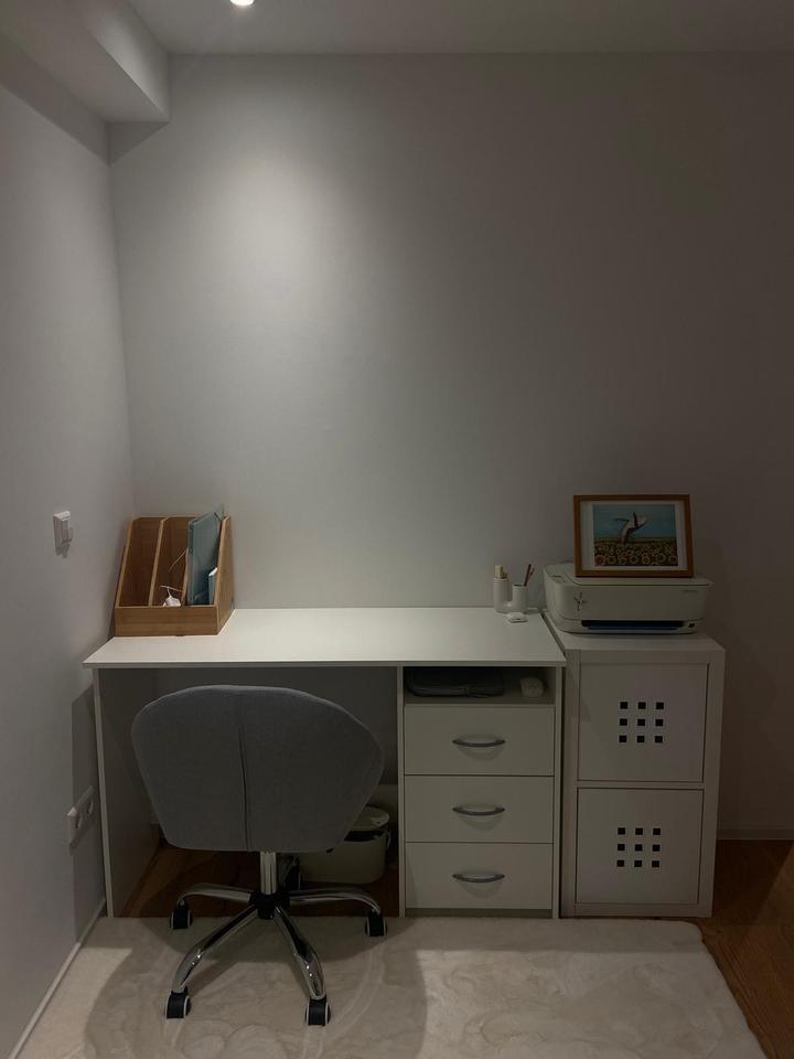 Voll möblierte 2-Zimmer-Souterrainwohnung in Autobahnnähe zimmer