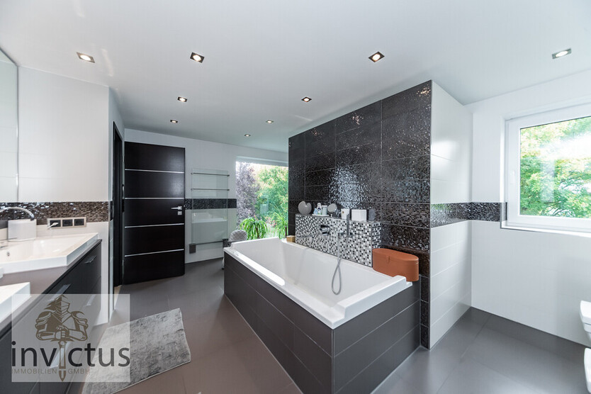 Design trifft Komfort – außergewöhnliches Einfamilienhaus mit Garten und Weinbergblick 8 zimmer