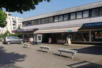 BüroPraxisfläche mit 3 möglichen Stellplätzen in zentraler Lage