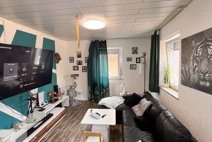 Investition mit Perspektive, sanierungsbedürftige 4- Zimmer Wohnung im Erdgeschoss