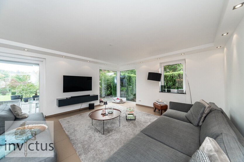 Design trifft Komfort – außergewöhnliches Einfamilienhaus mit Garten und Weinbergblick 8 zimmer