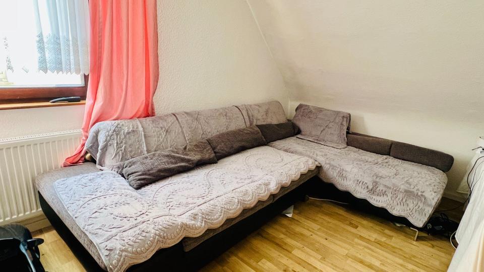 Möbliert 2 Zimmer DG Whg Warmmiete + Strom = 775 Euro(alles ink) zimmer