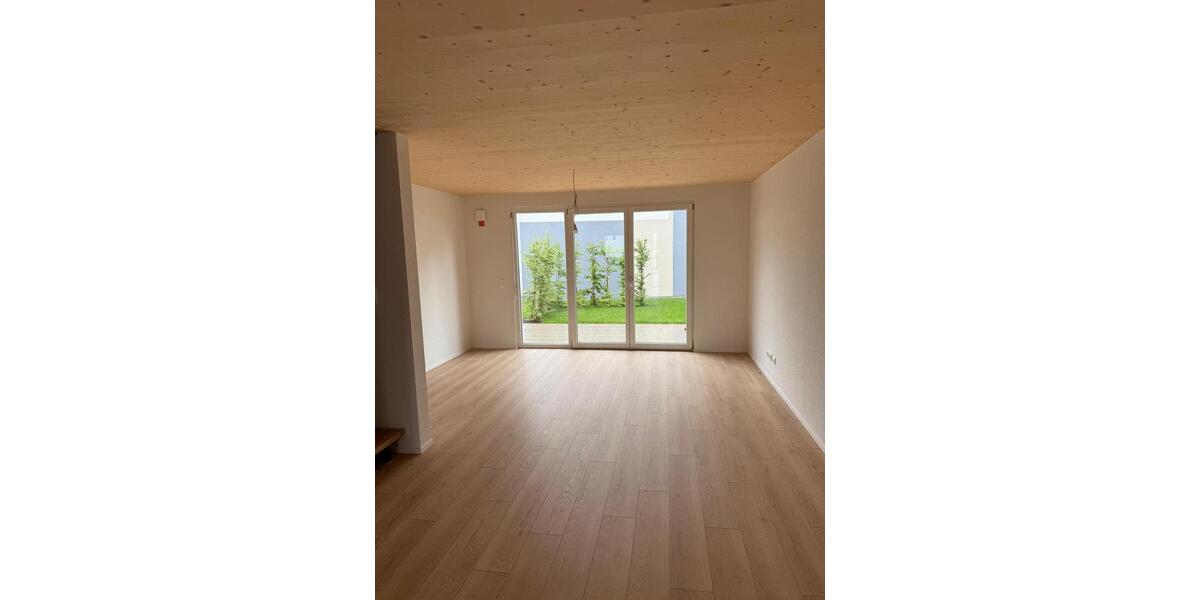 Reihenhaus Ludwigsburg Oßweil - 5.5 Zimmer, 108 m&sup2;, 1.950&euro; | Angebot:25643747