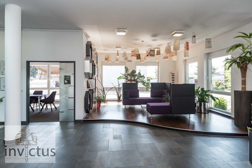 Repräsentative GewerbeImmobilie mit Büro, Ausstellung & Halle – flexibel nutzbar in Langenbrettach