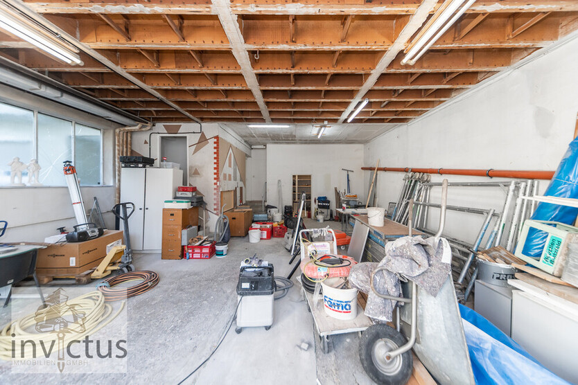 Ein Haus, das mehr kann: Wohnen, Arbeiten & Wohlfühlen – mit Garten, Innenhof und Parkmöglichkeiten. 13 zimmer