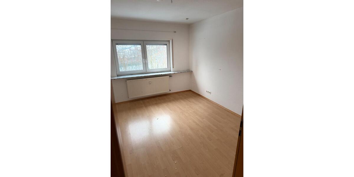 Helle 3-Zimmer-Dachgeschosswohnung mit Einbauküche in Ngt 3 zimmer