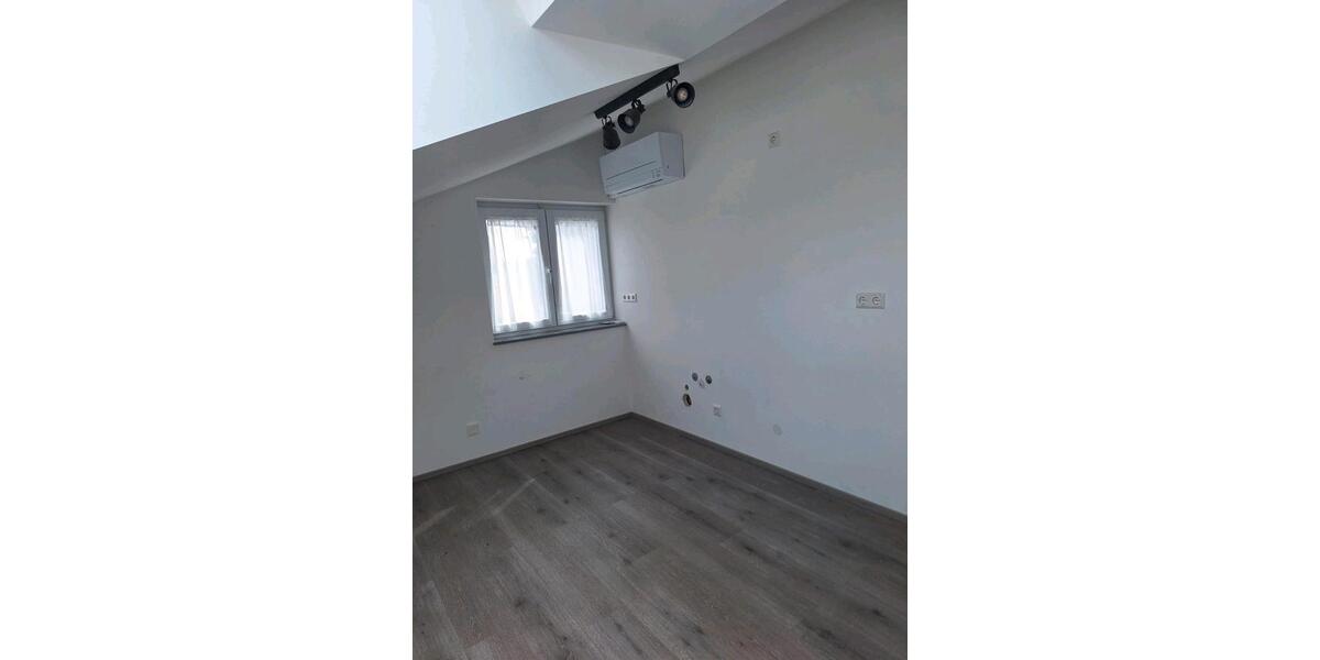 Dachgeschoßwohnung Oedheim - 4 Zimmer, 105 m&sup2;, 1.450&euro; | Angebot:26581385
