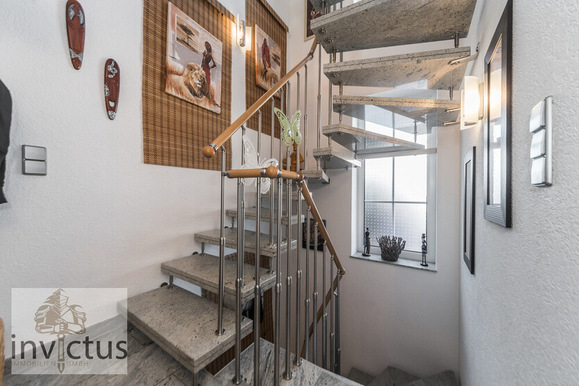 Wohnen mit Stil: Großzügiges Haus mit 6 Zimmern, Wintergarten, Doppelgarage, Kamin & Einliegerwhg! 6.5 zimmer