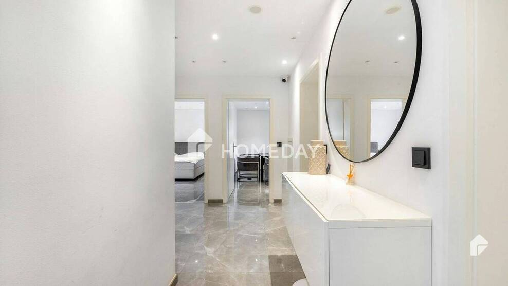 Luxuriös und komplett möbliert: Hochwertige 4-Zimmer-Wohnung mit EBK, Loggia, Fitnessbereich und TG 4 zimmer