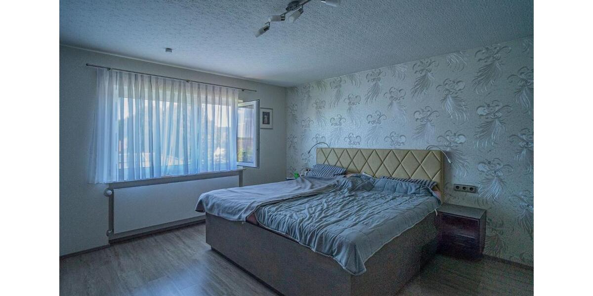 Einfamilienhaus Sulzfeld - 7 Zimmer, 230 m&sup2;, 520.000&euro; | Angebot:26592934
