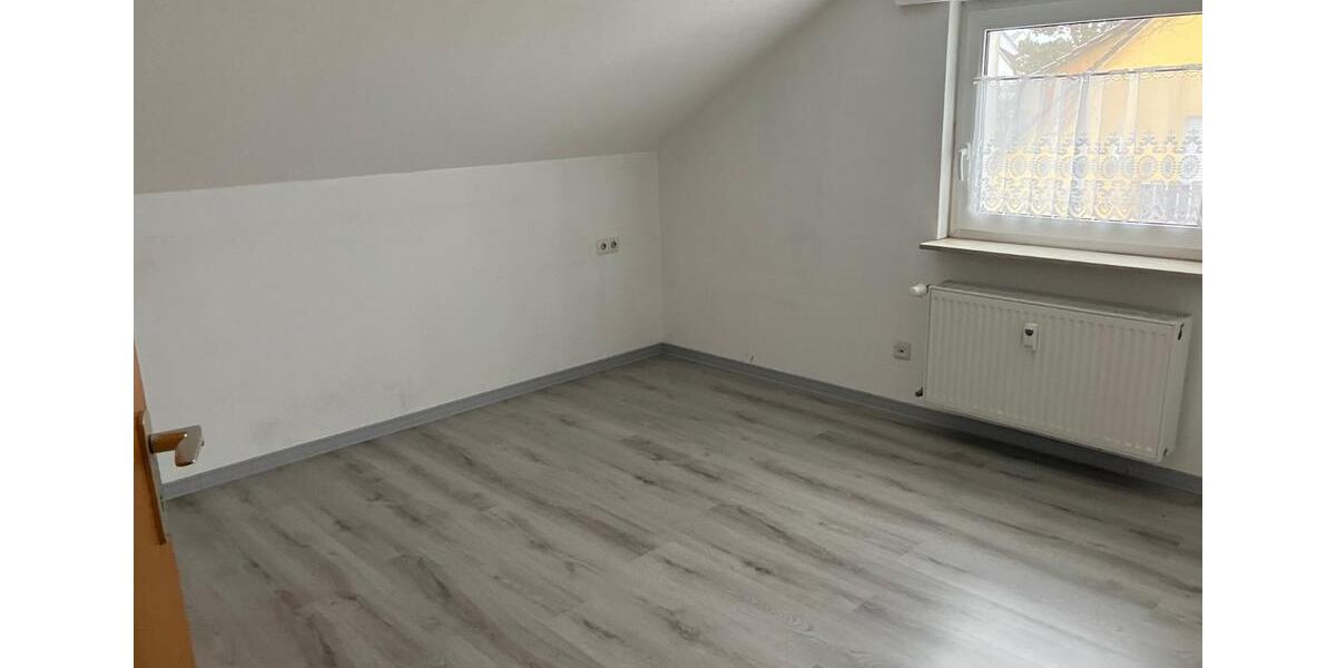 Ruhige 3Zi. DG-Etagenwohnung – 2 Jahre befristet zu vemieten 3 zimmer