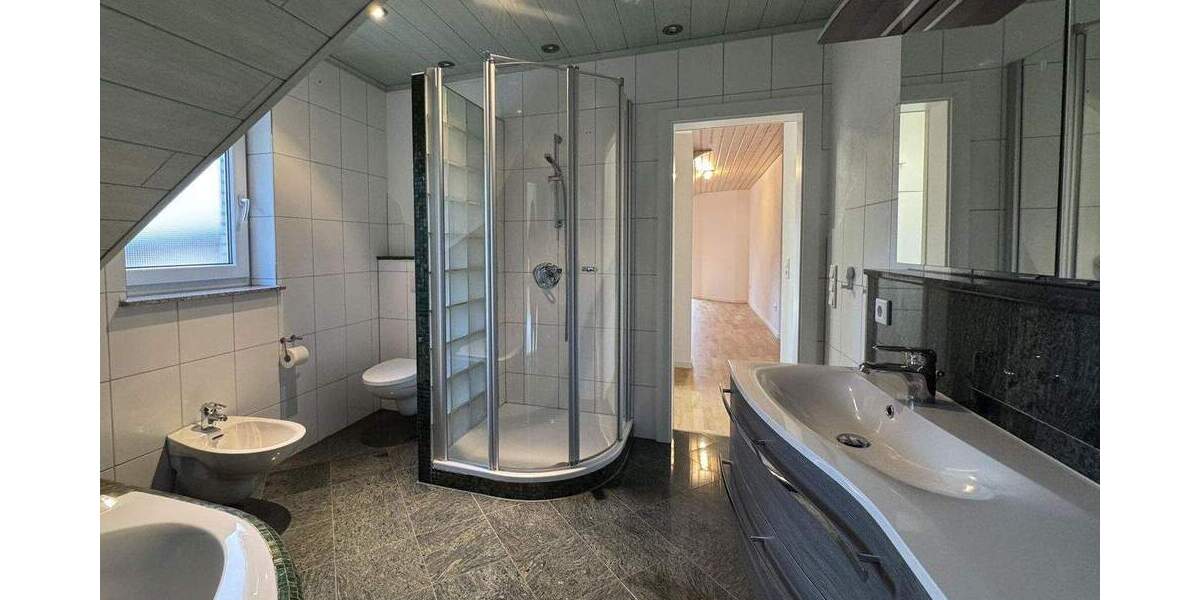 Einfamilienhaus Neckarzimmern - 6 Zimmer, 315 m&sup2;, 2.600&euro; | Angebot:24504270