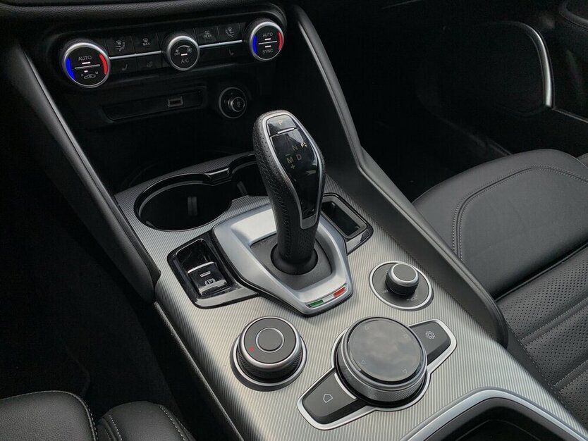 Giulia 2.0 Turbo 16V Q4 Veloce NAVI/SHZ/KAMERA