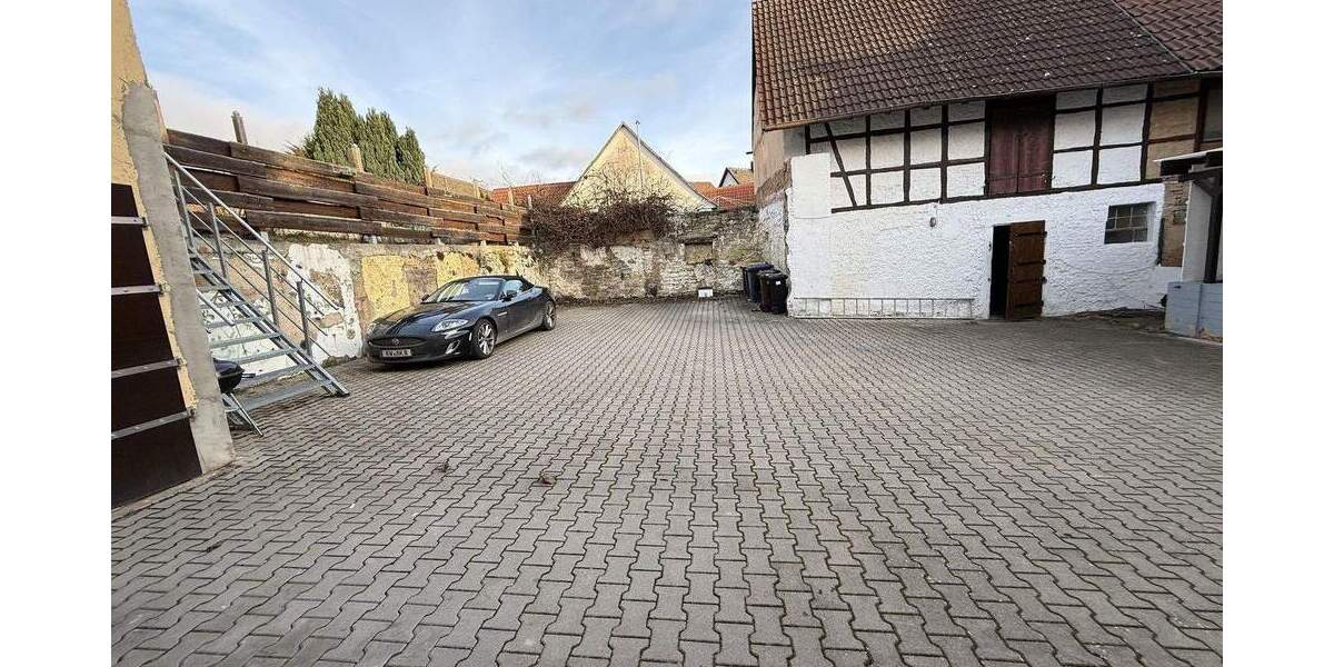 Gemütliches Wohnhaus mit Scheune, Innenhof Stellplätze für 6 Autos, Garten 5 zimmer