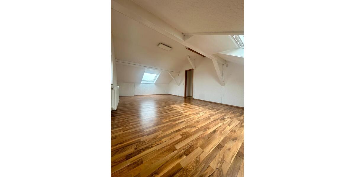 Dachgeschoßwohnung Neuenstadt am Kocher - 3 Zimmer, 84 m&sup2;, 900&euro; | Angebot:26039748