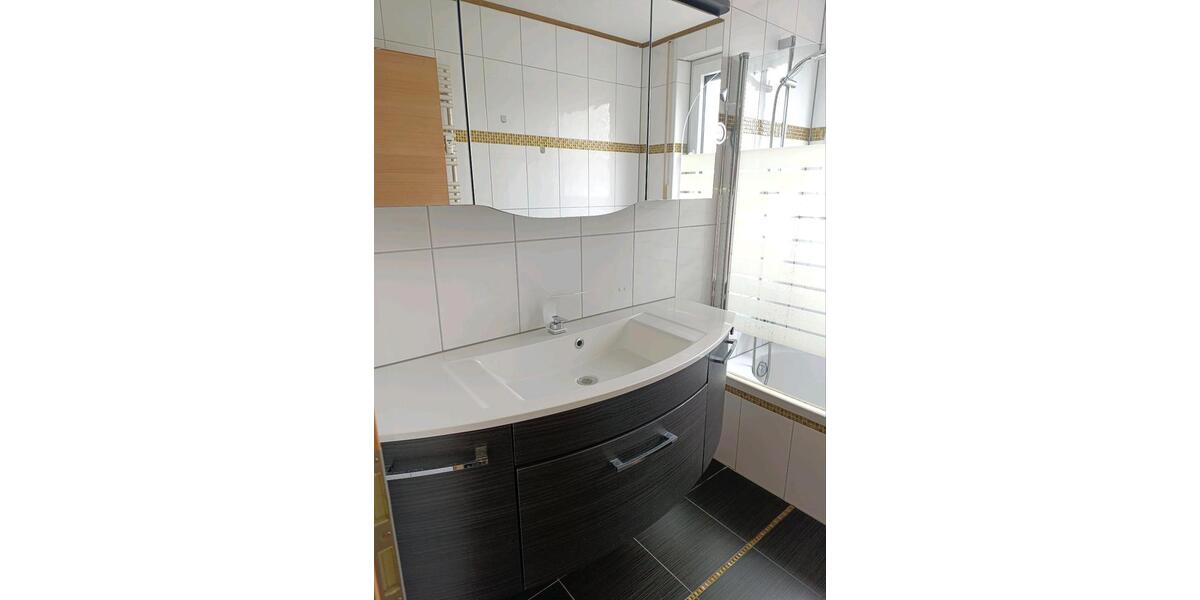Etagenwohnung Backnang - 3.5 Zimmer, 90 m&sup2;, 300.000&euro; | Angebot:27081116