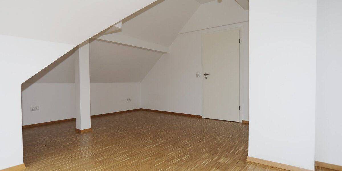Etagenwohnung Bönnigheim - 2 Zimmer, 102 m&sup2;, 950&euro; | Angebot:26904110