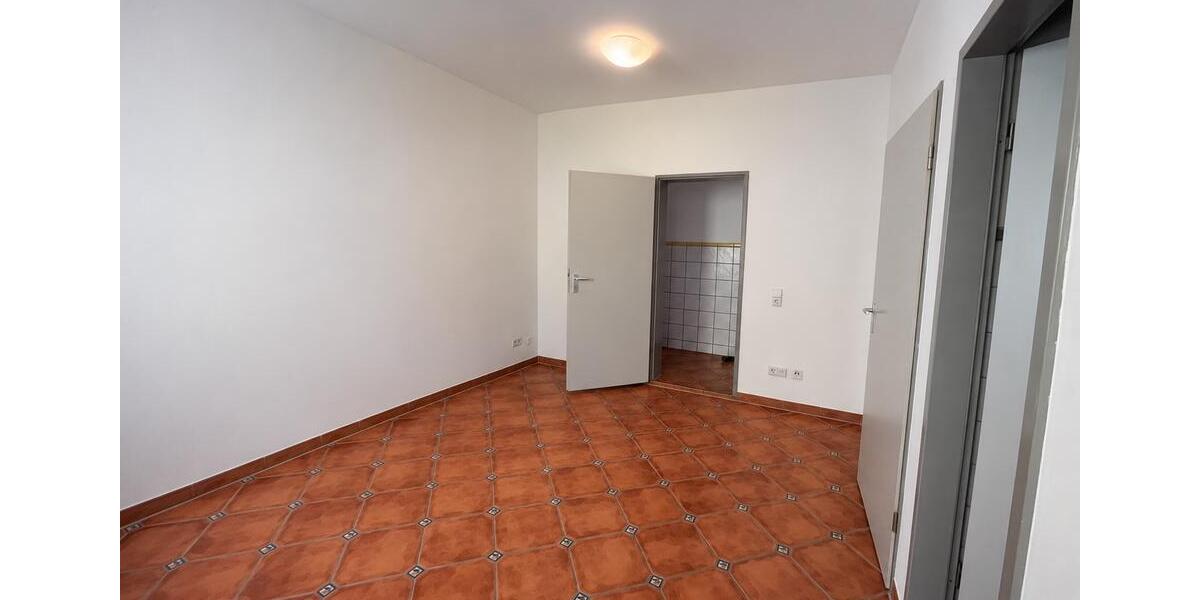 Hochparterre Ludwigsburg - 5.5 Zimmer, 115 m&sup2;, 1.560&euro; | Angebot:26504465