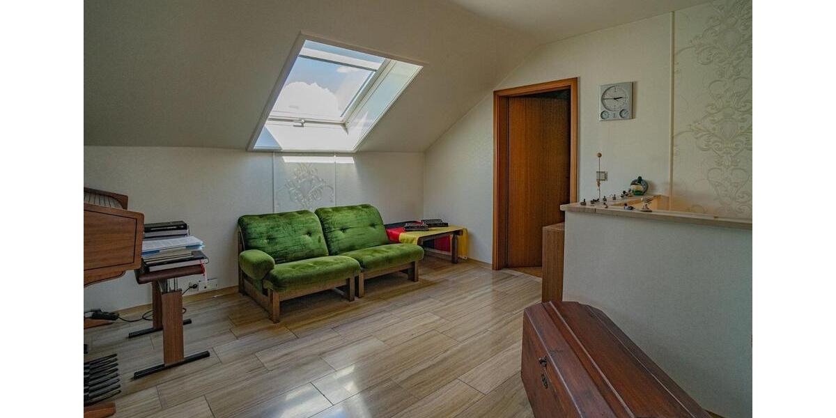 Einfamilienhaus Sulzfeld - 7 Zimmer, 230 m&sup2;, 520.000&euro; | Angebot:26592934