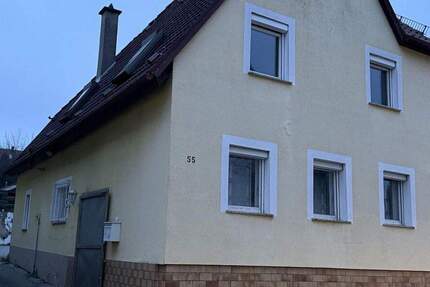 Gemütliches Wohnhaus mit Scheune, Innenhof Stellplätze für 6 Autos, Garten 5 zimmer