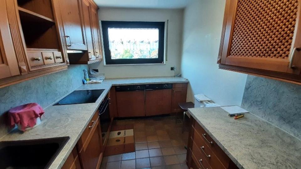 3,5 Zimmer Wohnung + Hobbyraum mit separatem WC u. Dusche 3.5 zimmer