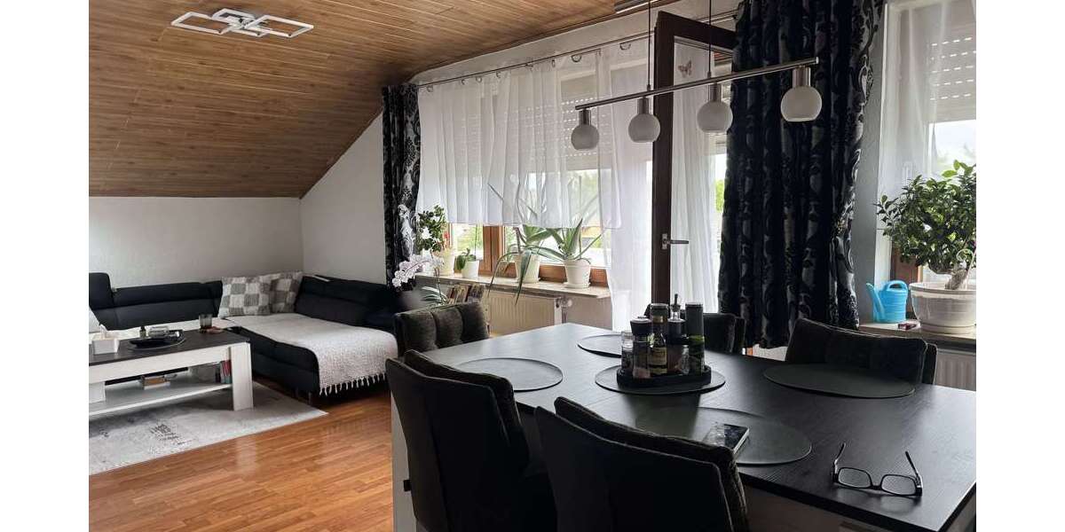 Etagenwohnung Markgröningen - 4 Zimmer, 91 m&sup2;, 900&euro; | Angebot:27083801