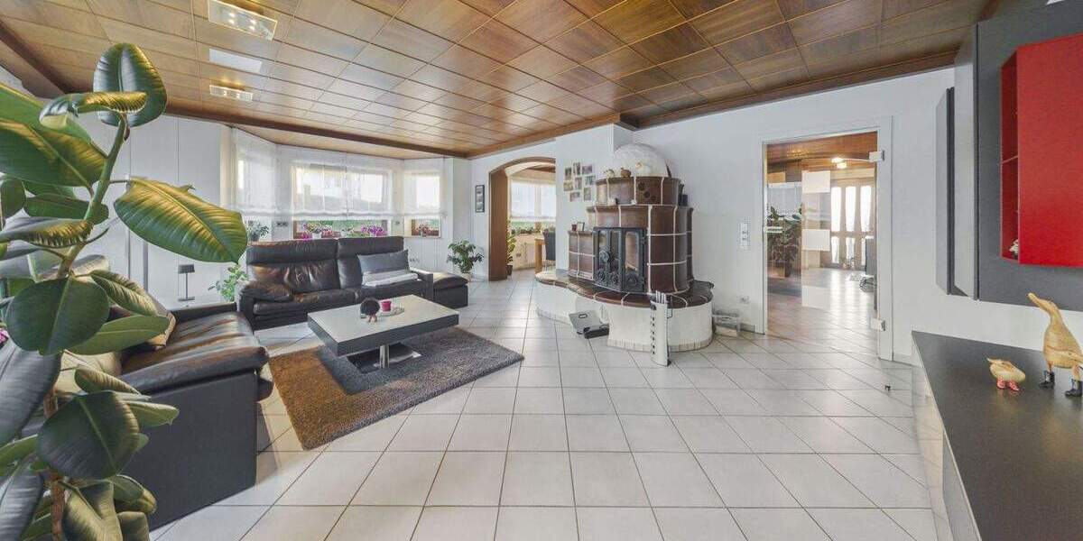 Großzügiges Ein- bis Zweifamilienhaus in massiver Bauweise mit Sauna, Garten und Doppelgarage 7 zimmer