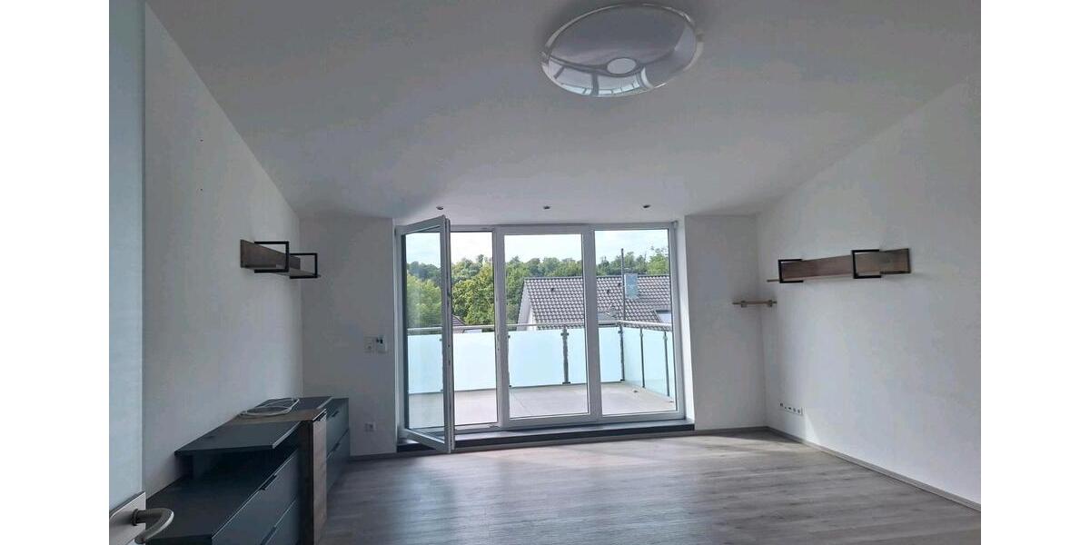 Dachgeschoßwohnung Oedheim - 4 Zimmer, 105 m&sup2;, 1.450&euro; | Angebot:26581385