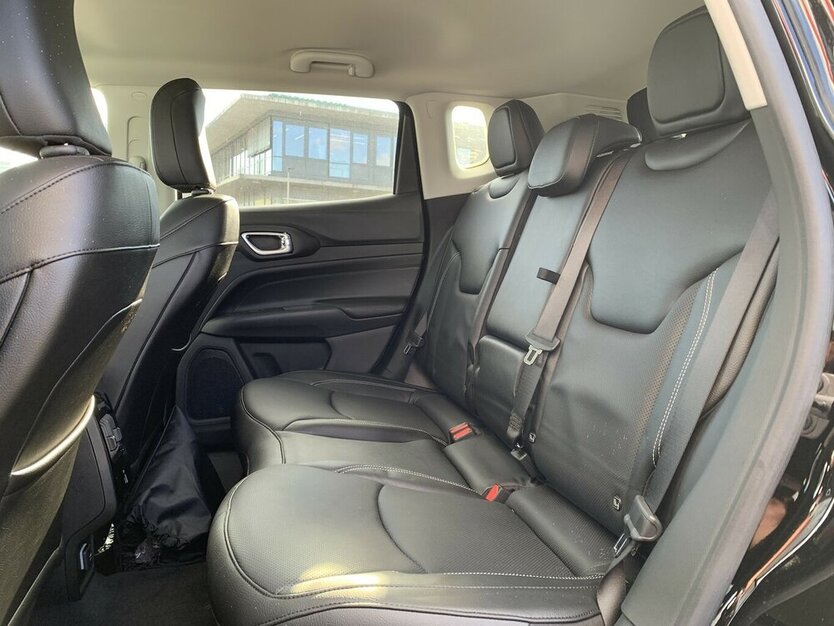 Jeep Compass 1.3 T4 4xe PLUG-IN HYBRID Automatik S 6.500 km 39.900 € Backnang, 71522