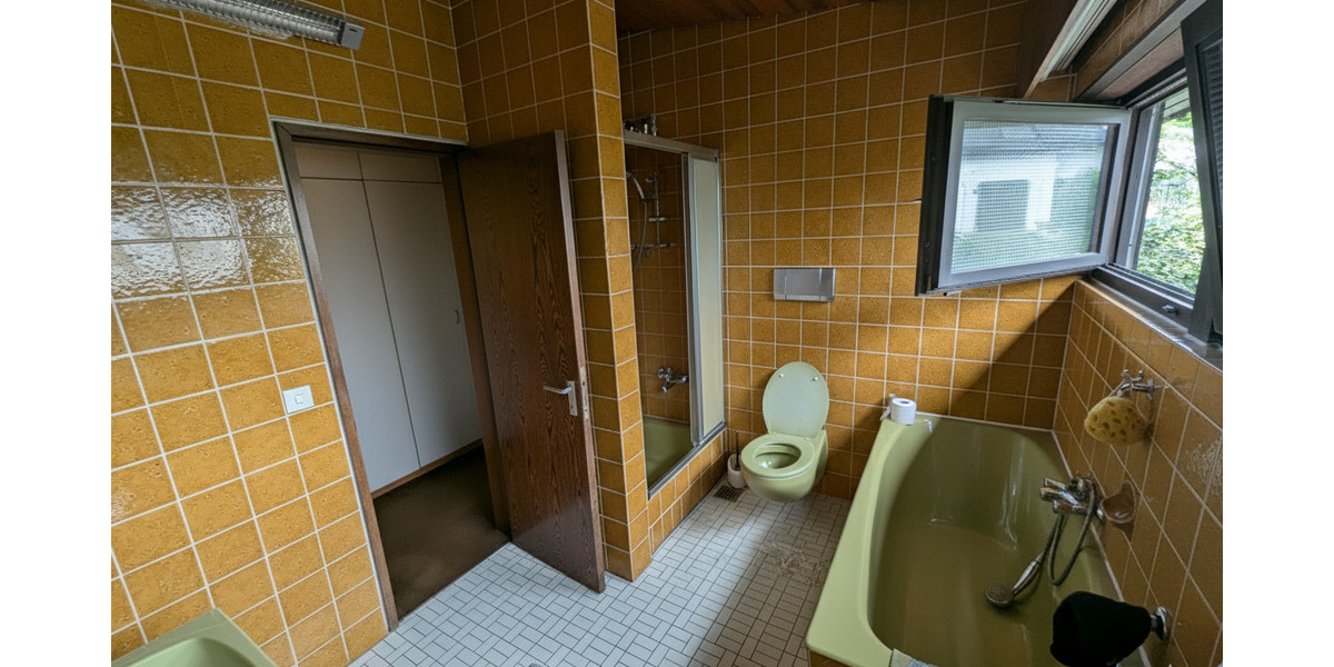 Feines Einfamilienhaus mit großer Einliegerwohnung 1 zimmer