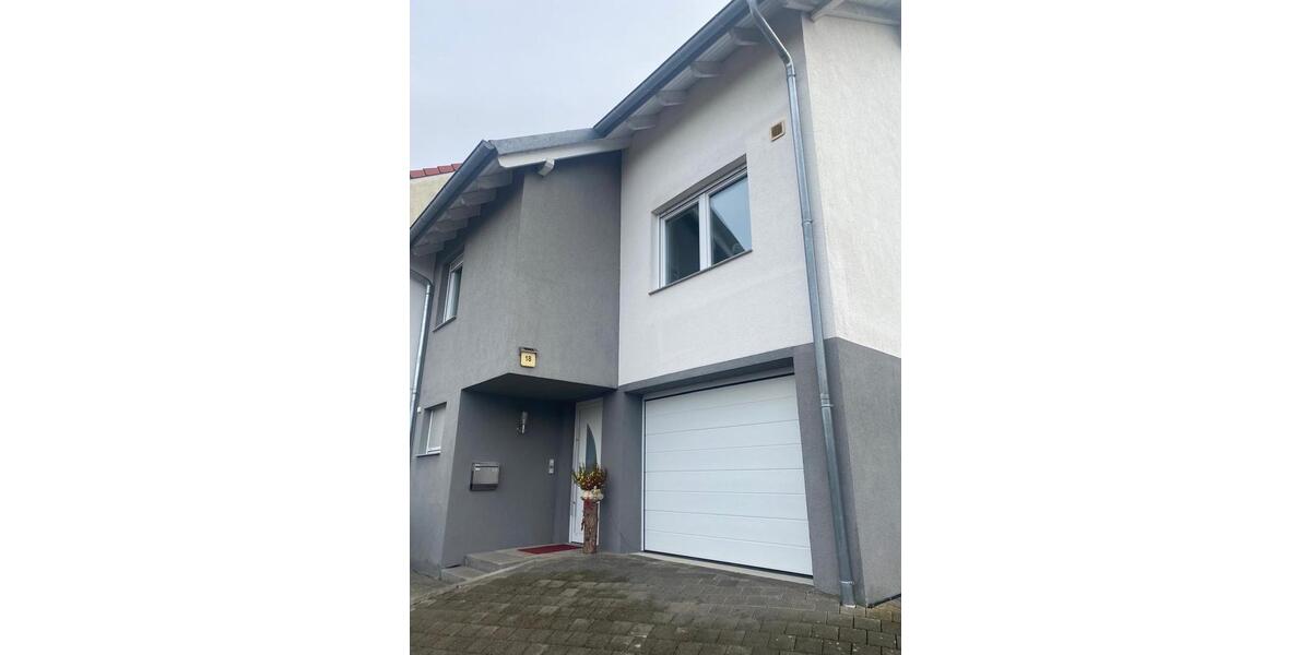 Einfamilienhaus Besigheim - 5.5 Zimmer, 179 m&sup2;, 2.250&euro; | Angebot:25050250