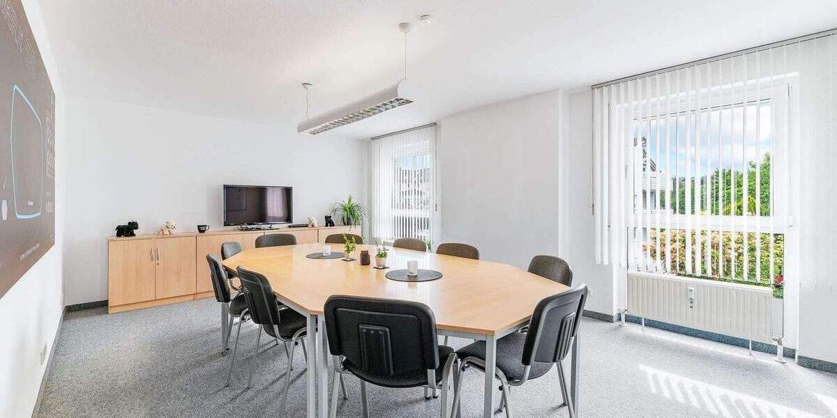 Zentral gelegene Gewerbefläche mit variabler Aufteilung und Top-Ausstattung inklu. 4 Stellplätzen 6 zimmer