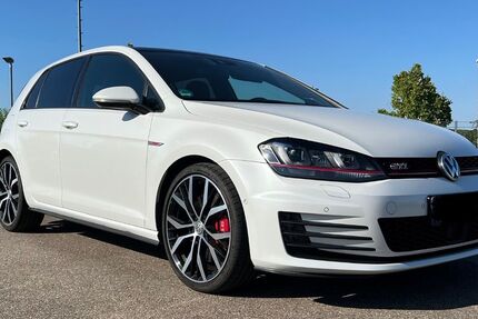 VW Golf 61.200 km 22.800 € Markgröningen 71706