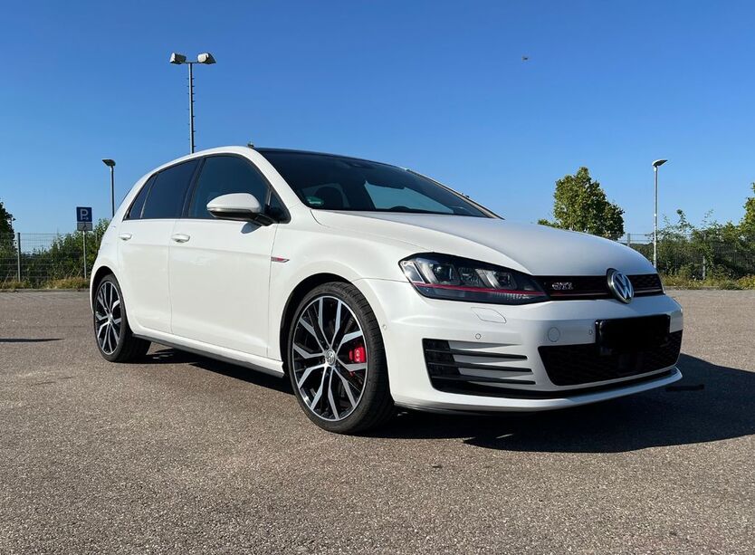 VW Golf 61.200 km 22.800 € Markgröningen 71706