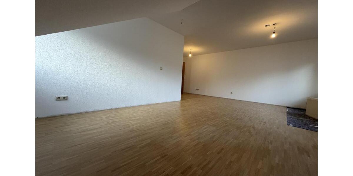 Dachgeschoßwohnung Cleebronn - 3 Zimmer, 91 m&sup2;, 900&euro; | Angebot:26345320