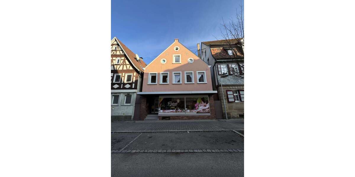 Haus zum Kaufen in Lauffen am Neckar 270.000 € 200 m² 4 zimmer