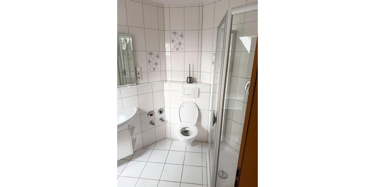 Helle 3-Zimmer-Dachgeschosswohnung mit Einbauküche in Ngt 3 zimmer