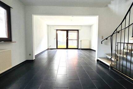 Haus Ludwigsburg / Poppenweiler Poppenweiler - 4 Zimmer, 117 m&sup2;, 1.630&euro; | Angebot:26835231