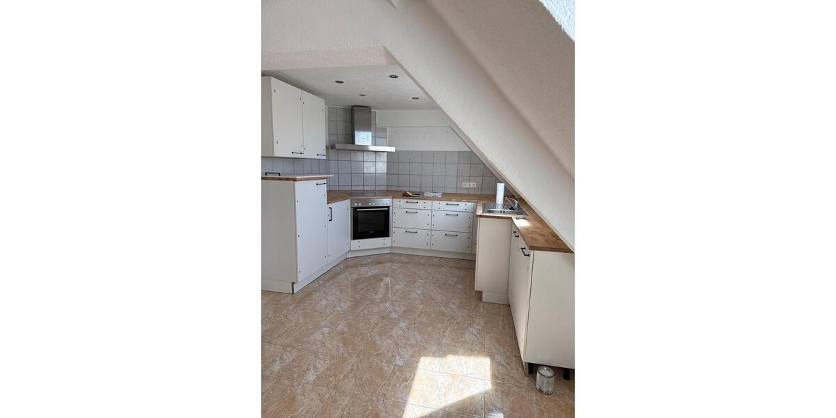 Dachgeschoßwohnung Gemmingen - 4 Zimmer, 90 m&sup2;, 1.400&euro; | Angebot:26396617