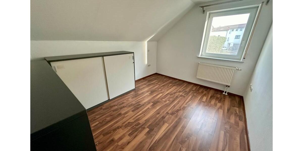 Gepflegte Doppelhaushälfte in Sinsheim Süd-Stadt (ab01.04.2026) 5.5 zimmer