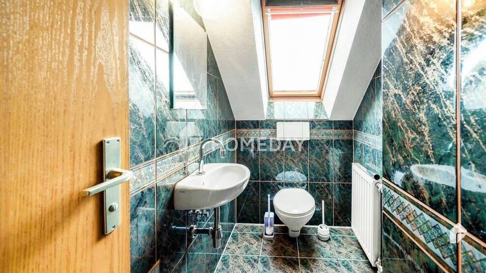 Gemütliches Wohnen im DG mit viel Licht und Flair 3 zimmer