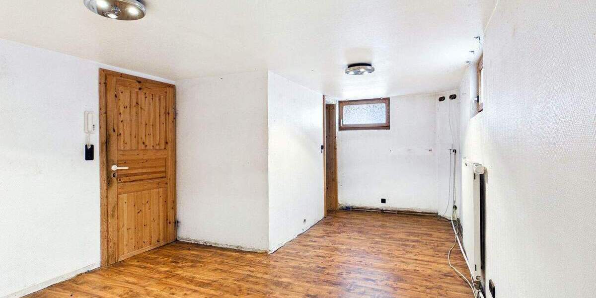 Mehrfamilienhaus, Wohnhaus Ludwigsburg Neckarweihingen - 6 Zimmer, 180 m&sup2;, 698.000&euro; | Angebot:25772242